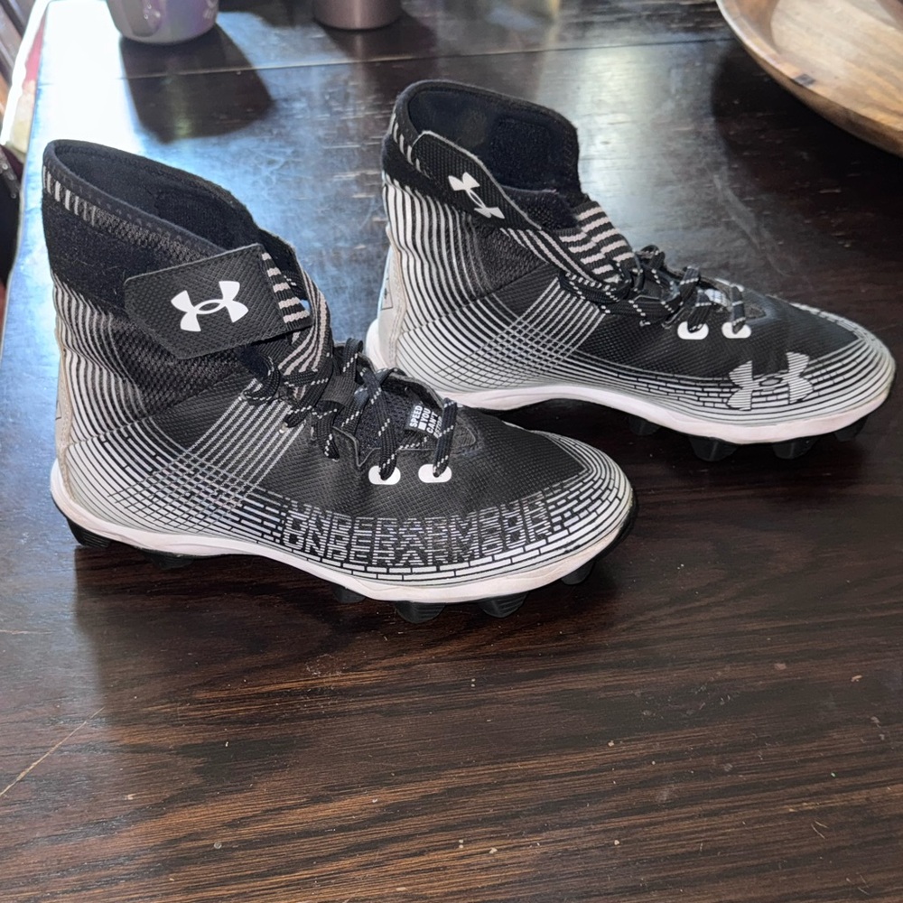 Kids under Armour clears size 7.5